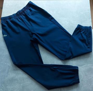 Training Lacoste bleu marine taille 164(14 ans). beschikbaar voor biedingen