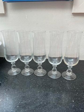 5 champagne glazen beschikbaar voor biedingen