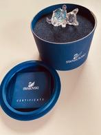 Swarovski katje liggend met blauw balletje, incl certificaat, Verzamelen, Nieuw, Ophalen