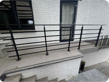 Zwarte aluminium balustrade/buitenleuning in 1 of 2 lengtes beschikbaar voor biedingen