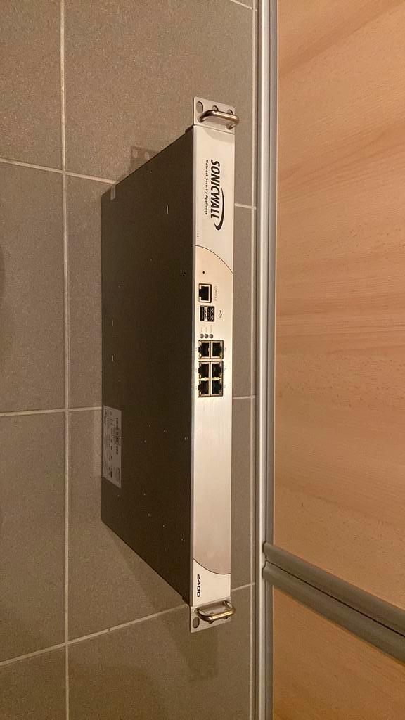 Sonicwall NSA2400 Firewall, Computers en Software, Netwerk switches, Gebruikt, Ophalen