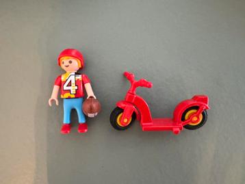 Playmobil 6805 Jongen Met Step en Rugby Bal beschikbaar voor biedingen