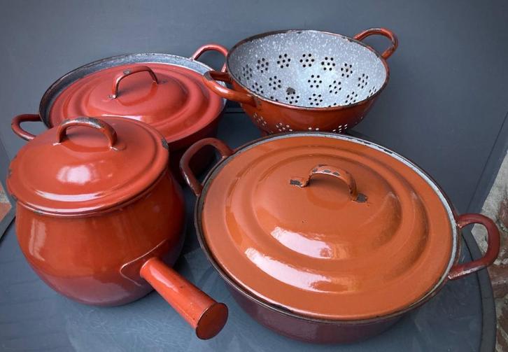 Vintage geëmailleerde gietijzeren set, Huis en Inrichting, Keuken | Potten en Pannen, Gebruikt, Overige typen, Gietijzer, Inductieplaat