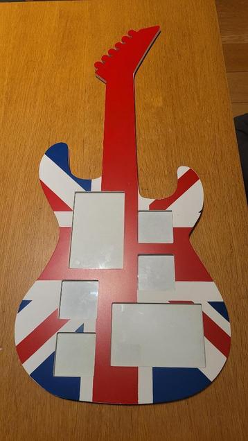 Cadre photo Maison du Monde mural forme guitare Union Jack d