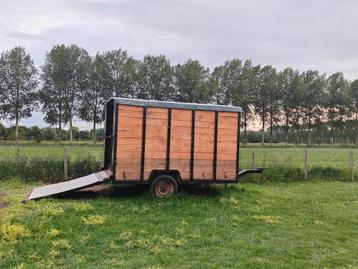 Veekar, beestenwagen in zeer goede staat  beschikbaar voor biedingen