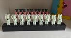 Bearbrick series 44 basics inclusief display, Ophalen of Verzenden, Zo goed als nieuw