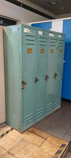 Gebruikte ijzeren kleerkasten, Enlèvement