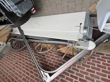 Sectionale garagepoort 3m x 1m85 met motor Comfort 220 – com beschikbaar voor biedingen