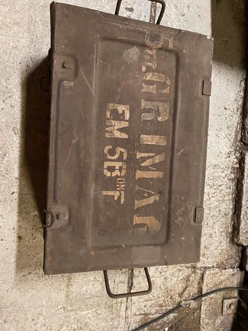 Caisse Sgt EM 5 Bataillon fusillié belge 1944 beschikbaar voor biedingen