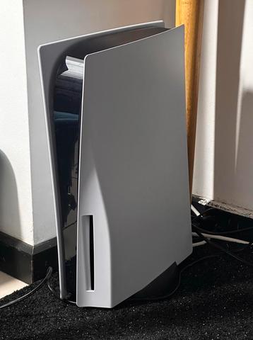 PlayStation 5 + 2 manettes + 3 jeux beschikbaar voor biedingen