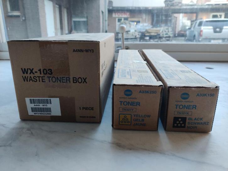 Konica Minolta-Lot de : WasteBox, Toner jaune+noir - NOUVEAU, Informatique & Logiciels, Fournitures d'imprimante, Neuf, Toner
