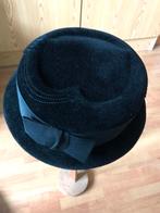 Ancien chapeau de dame en velours noir 1950, Kleding | Dames, Hoeden en Petten, Gedragen, Hoed