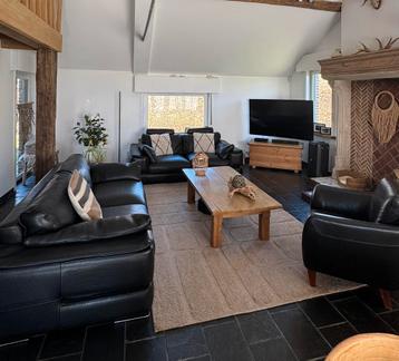 Complete full lederen salon. Nieuwprijs 15.000 eur beschikbaar voor biedingen