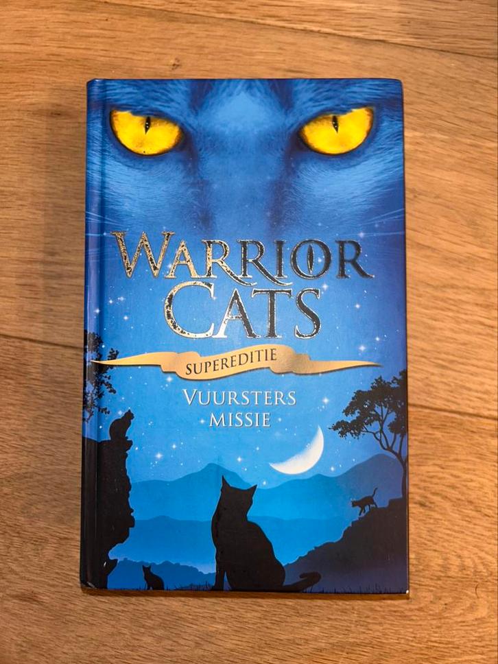 Erin Hunter - Vuursters missie warrior cats, Boeken, Kinderboeken | Jeugd | 13 jaar en ouder, Zo goed als nieuw, Ophalen of Verzenden