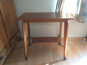 vintage tafeltjes beschikbaar voor biedingen