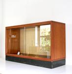 Vintage vitrinekast - Teak sixties vitrine kast, Huis en Inrichting, Kasten | Vitrinekasten, Ophalen, Gebruikt