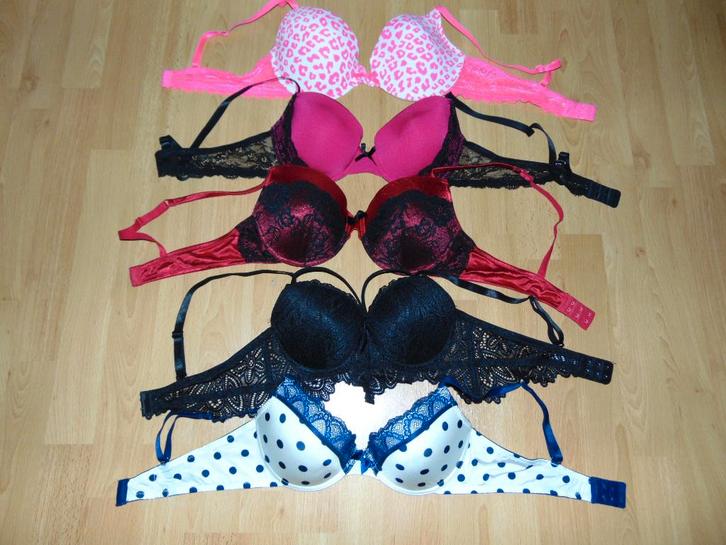 BH's 85B nieuwstaat, Kleding | Dames, Ondergoed en Lingerie, BH, Blauw, Ophalen of Verzenden