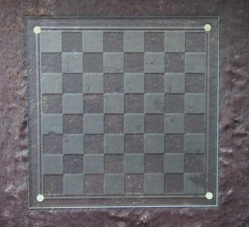 Glazen schaakbord met mat en heldere stukken, Hobby en Vrije tijd, Gezelschapsspellen | Bordspellen, Zo goed als nieuw, Een of twee spelers