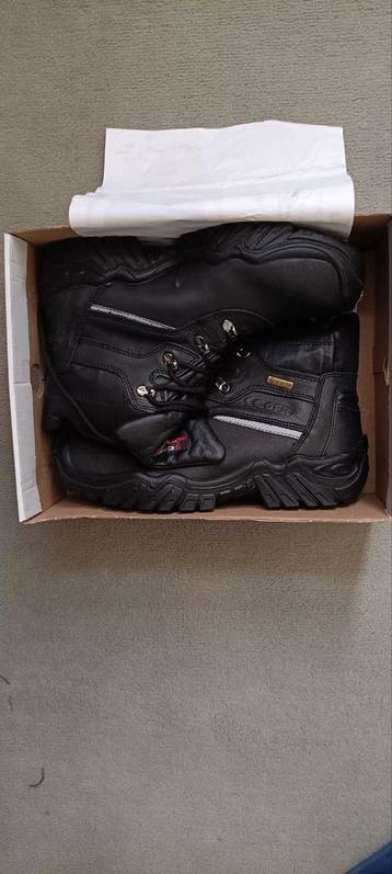 Chaussures de sécurité haut de gamme 44 beschikbaar voor biedingen
