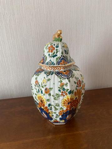 Vase peint à la main avec couvercle, Enlèvement