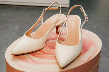 Pumps met open hiel beschikbaar voor biedingen