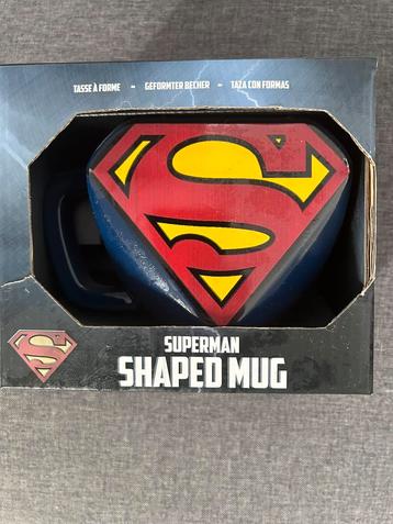 Superman Shaped Mug beschikbaar voor biedingen
