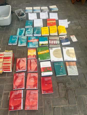Studie boeken rechten plichten  beschikbaar voor biedingen