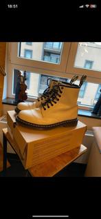 Dr. Martens beige cuir 43, Kleding | Heren, Schoenen, Ophalen, Overige kleuren, Dr Martens, Zo goed als nieuw
