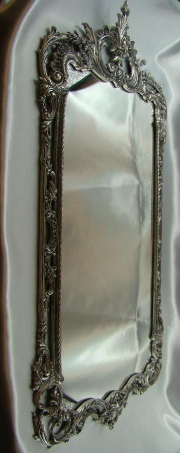 Brocante spiegel kader in gegoten metaal