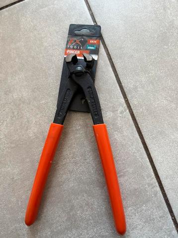 Nieuwe trektang te Nazareth. beschikbaar voor biedingen