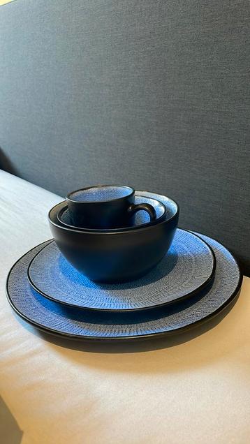 Compleet servies (van alles 6 stuks) beschikbaar voor biedingen