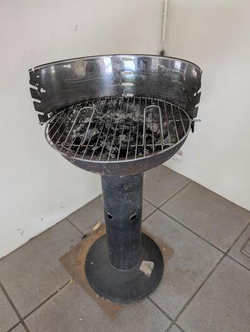 Houtskool Barbecue beschikbaar voor biedingen