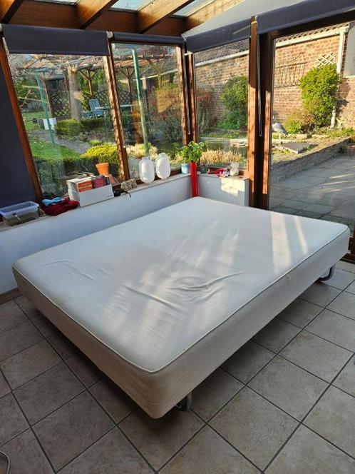 Lit 1place et 1/2  à donner, Huis en Inrichting, Slaapkamer | Bedden, Gebruikt, Twijfelaar, 160 cm, 200 cm, Stof, Beige, Ophalen