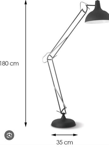 Grote zwarte metalen richtbare staande lamp  beschikbaar voor biedingen