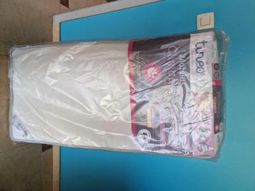 Matelas pour lit bébé  beschikbaar voor biedingen