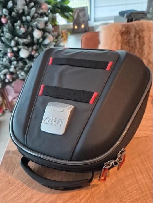 Nieuwstaat: Tanklock zadeltas moto Givi, Motos, Accessoires | Valises & Sacs, Neuf, Enlèvement ou Envoi