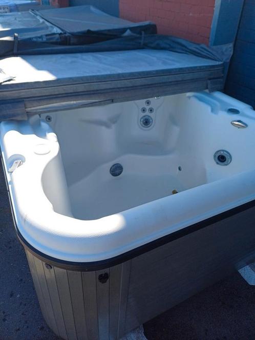Jacuzzi gratis geplaatst en geleverd, Tuin en Terras, Zwembad-toebehoren, Zo goed als nieuw, Ophalen of Verzenden