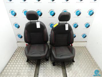 Peugeot 2008 INTERIEUR voorstoelen met achterbank half leder disponible aux enchères