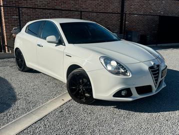 Alfa Giulietta 1.4 benzine met Navi/Leder/Parkeersensor/LED beschikbaar voor biedingen
