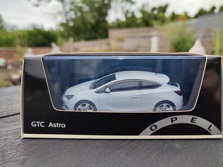 Opel GTC Astra 1/43 Motorart (grijs), Hobby en Vrije tijd, Modelauto's | 1:43, Zo goed als nieuw, Auto, Kyosho, Ophalen of Verzenden