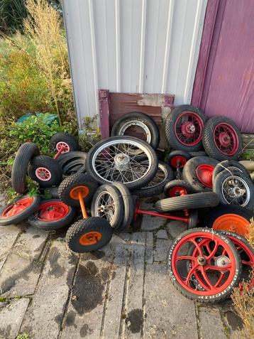 Groot lot wielen van groot tot klein beschikbaar voor biedingen