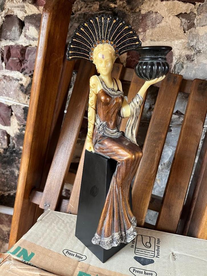 Decoratief beeldje van een vrouw in Art Deco stijl, Verzamelen, Beelden en Beeldjes, Nieuw, Mens, Ophalen of Verzenden