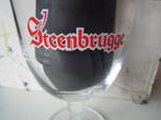 glas op voet abdij Steenbrugge rood bierglas H16cm, Verzamelen, Ophalen of Verzenden, Zo goed als nieuw, Bierglas