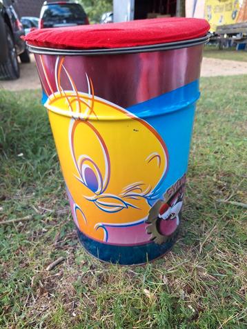 Metalen ton Looney Tunes met zitvlak beschikbaar voor biedingen