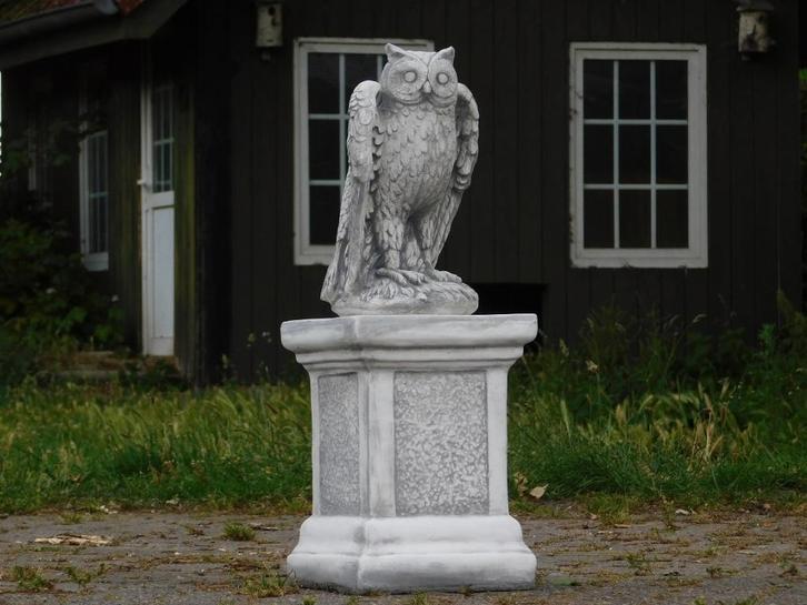 Une fois : Hibou sur un piédestal - 66 cm - Pierre, Jardin & Terrasse, Statues de jardin, Animal, Pierre, Enlèvement ou Envoi