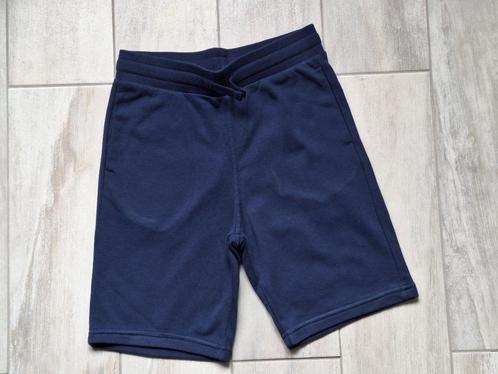★ M140 - Korte sportbroek, Kinderen en Baby's, Kinderkleding | Maat 140, Zo goed als nieuw, Jongen, Broek, Ophalen of Verzenden