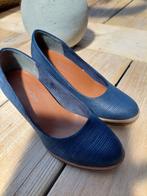 pump schoenen blauw en rode haknaalden, Pumps, Blauw, Ophalen of Verzenden, Zo goed als nieuw