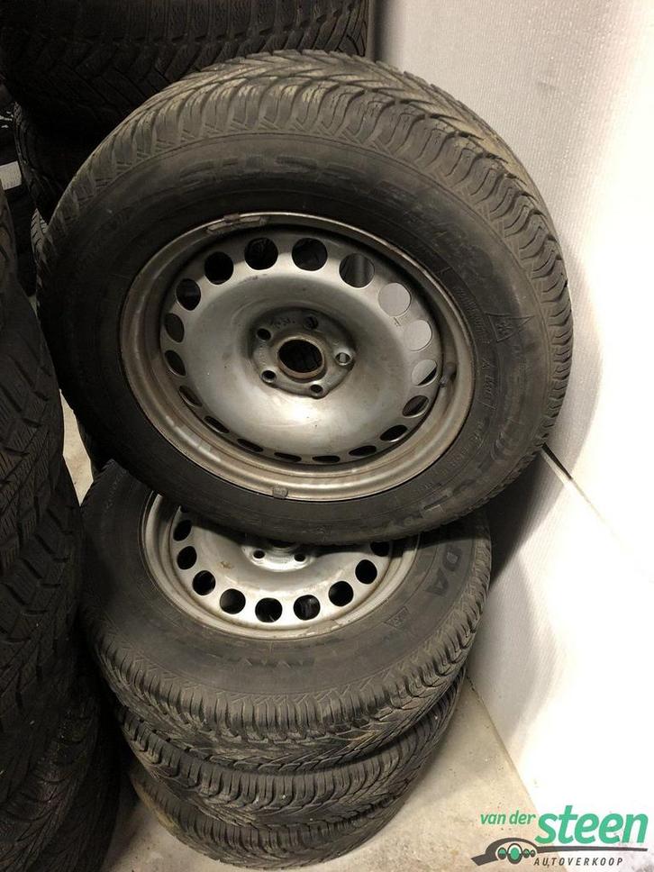 215-65-16 98H Winter Volkswagen Tiguan, Caddy, Audi Q2 Fulda, Auto-onderdelen, Banden en Velgen, Banden en Velgen, Winterbanden