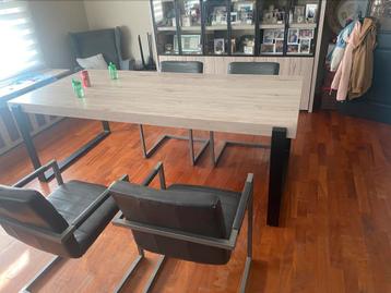 Eettafel 2m26 x 100 beschikbaar voor biedingen