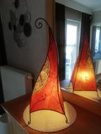 Lampe marocaine rouge fer forgé, 60 cm de haut, base 26 cm., Enlèvement ou Envoi, Comme neuf